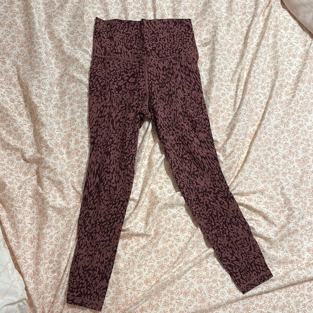 Athleta Salutation Stash Pocket II Printed 7/8 Tight